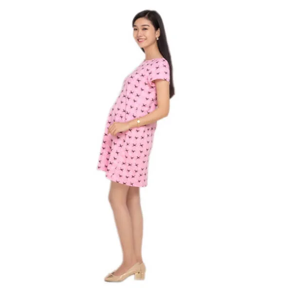 Đầm bầu mặc nhà hồng, ngựa