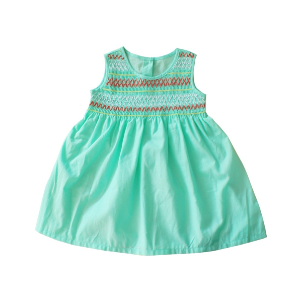 Đầm vải bé gái sát nách thêu smocking