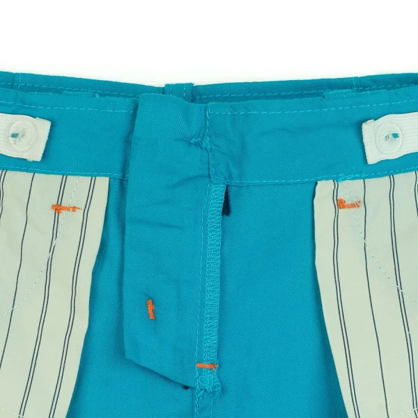 Quần kaki bé trai ngắn họa tiết chỉ cam