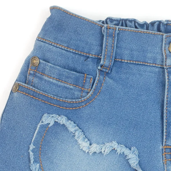 Quần jeans bé gái ngắn đính trái tim