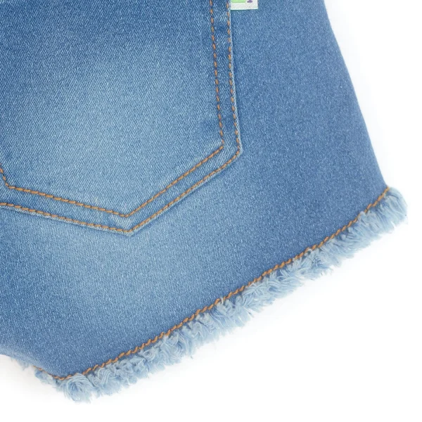 Quần jeans bé gái ngắn đính trái tim