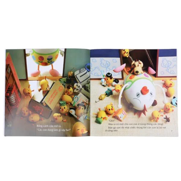 Ehon - Gà mẹ Cục Tác và đàn con lông vàng - Chuyện đàn gà nhận nuôi một chú chó