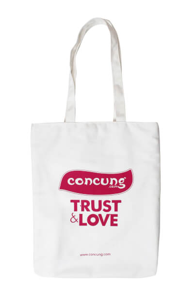 Túi vải canvas Con Cưng Trust & Love màu trắng