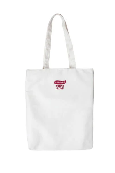 Túi vải canvas Con Cưng Trust & Love màu trắng