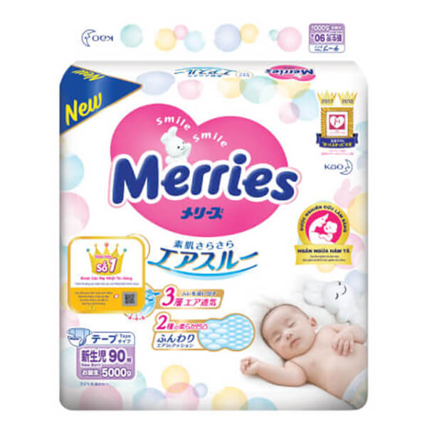 Combo 1 Bỉm tã dán Merries size Newborn 90 miếng (dưới 5kg) và 1 Băng vệ sinh ban đêm Laurier siêu mỏng (35cm) - 10 miếng