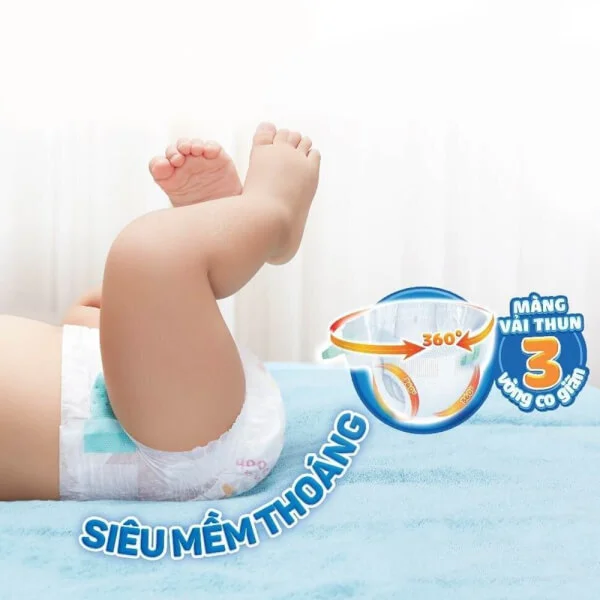 Combo 3 Tã dán sơ sinh Moony (dưới 5kg, 90 miếng) + 6 miếng