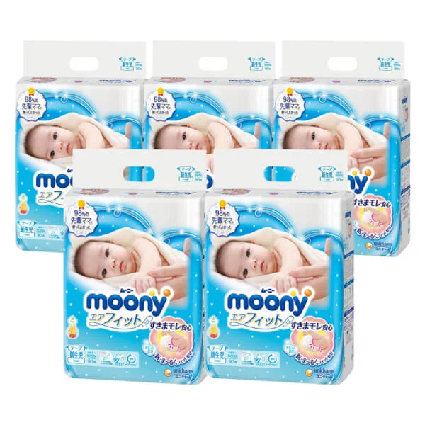 Combo 5 Tã dán sơ sinh Moony (dưới 5kg, 90 miếng)