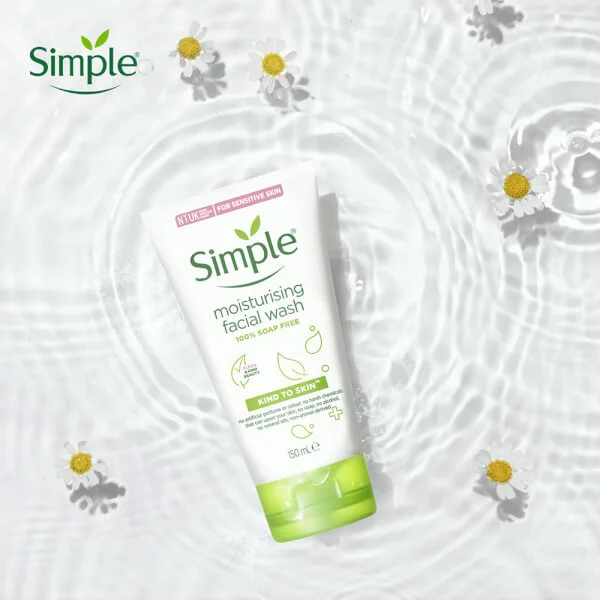 Sữa Rửa Mặt Simple Moisturising Facial Wash Dưỡng Ẩm Cho Da Nhạy Cảm 150ml