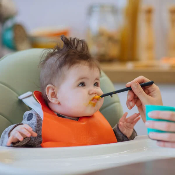 Thìa ăn dặm bề mặt kháng khuẩn có báo nhiệt cho bé Tommee Tippee Heat Sense từ 4 tháng (bộ 3 thìa)