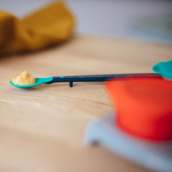 Thìa ăn dặm bề mặt kháng khuẩn cho bé Tommee Tippee Softee từ 4 tháng (bộ 2 thìa)