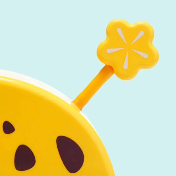 Xe kéo thú nhún vui vẻ mẹ và con hươu cao cổ JS047330