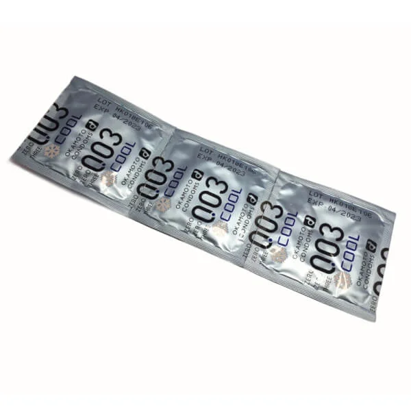 Bao cao su Okamoto 0.03 Cool - Hộp 3 gói