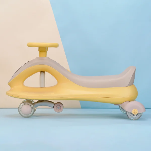 Xe lắc cao cấp có nhạc đèn QT-8068 (Vàng)