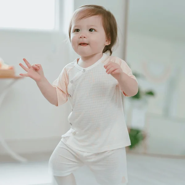 Bộ sơ sinh tính năng ngắn Chống muỗi Animo VĐ722016 (0-24M,Cam)