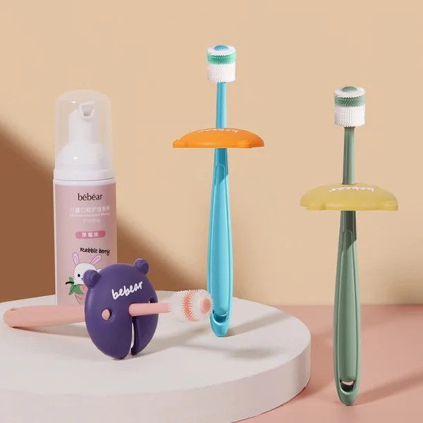 Bàn chải 360 độ kháng khuẩn Bebear (Xanh lá, BHK133)