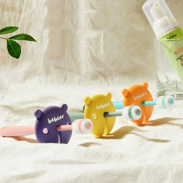 Bàn chải 360 độ kháng khuẩn Bebear (Xanh lá, BHK133)