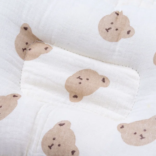 Gối nằm sơ sinh cho bé Animo B2207_NK007 (35x25 cm,Kem-Giao hoạ tiết ngẫu nhiên)