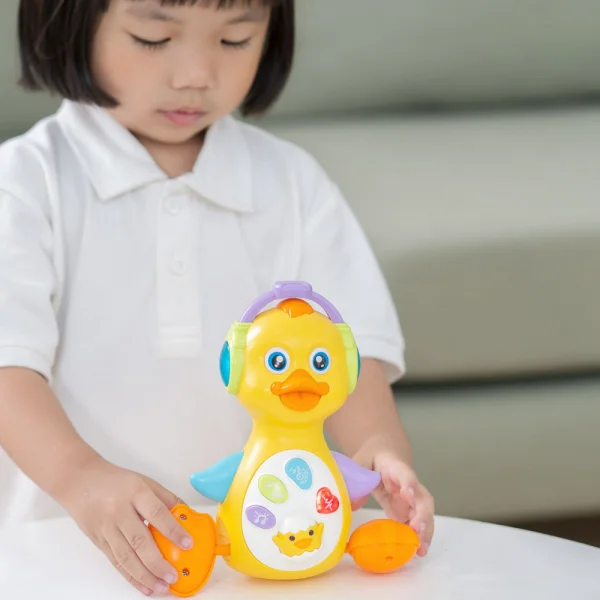 Đồ chơi chú vịt vàng vui nhộn có nhạc và đèn YN490277