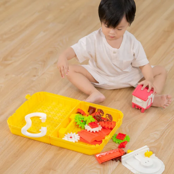 Vali xếp hình vịt chơi cầu trượt và bánh răng chuyển động kèm ngôi nhà có nhạc đèn 2in1 CY529325