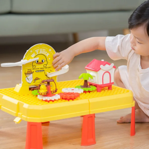 Vali xếp hình vịt chơi cầu trượt và bánh răng chuyển động kèm ngôi nhà có nhạc đèn 2in1 CY529325