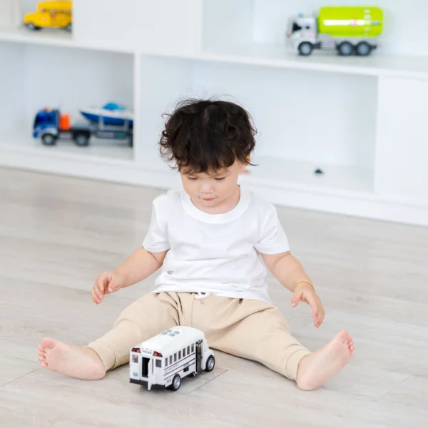 Xe bus mô hình có đèn và âm thanh RFD341561 (Trắng)