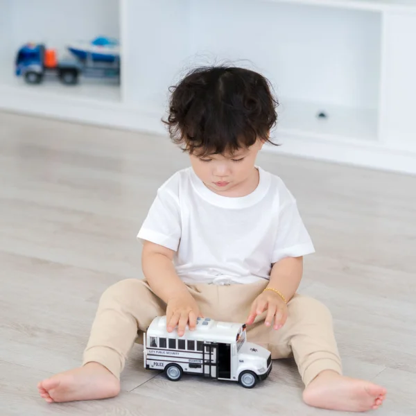 Xe bus mô hình có đèn và âm thanh RFD341561 (Trắng)