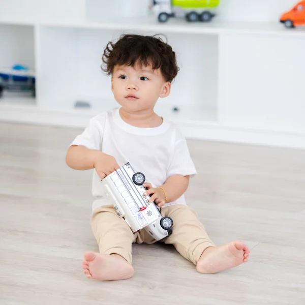 Xe bus mô hình có đèn và âm thanh RFD341561 (Trắng)