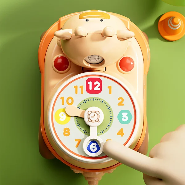 Xe ô tô hình mặt bò cười dễ thương có đồng hồ LH16880876 C409 (Xanh)