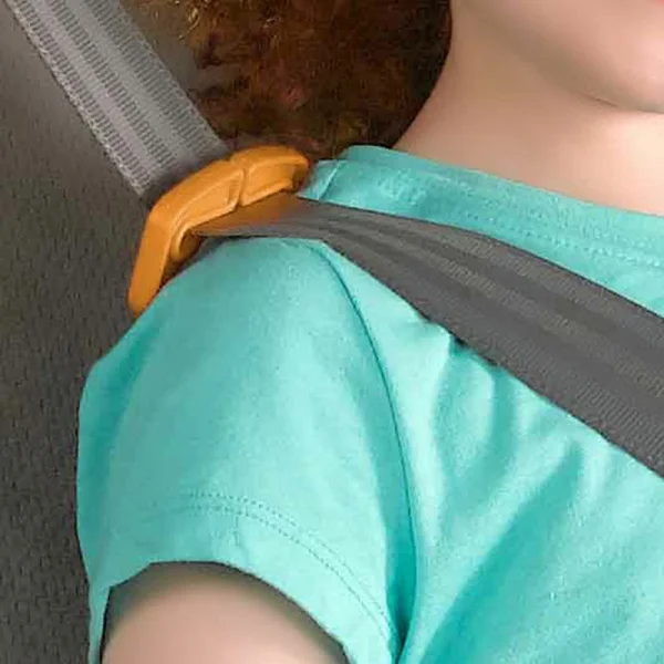 Ghế ngồi ô tô trẻ em Chicco Gofit Plus màu Avenue (4-10Y)