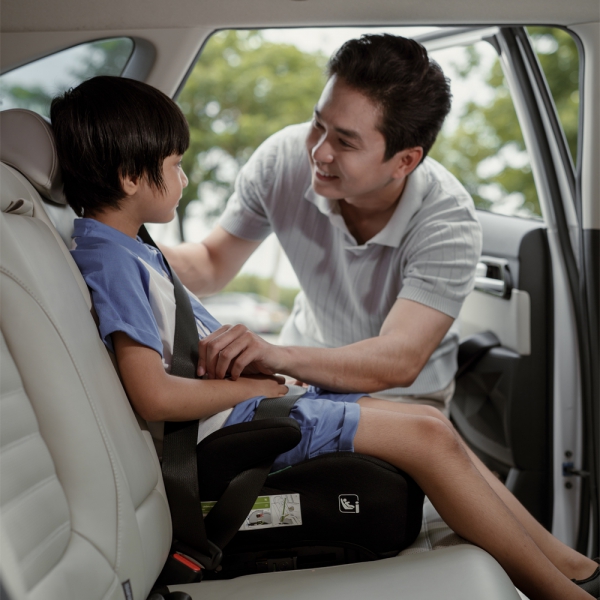 Ghế ngồi ô tô Animo Comfy Isofix (125-150cm, i-size, K11, Coal, booster)