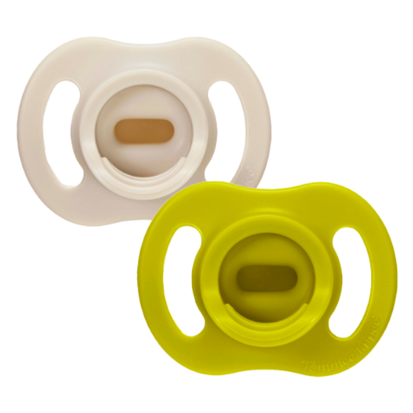 Ty ngậm silicon siêu nhẹ cho bé Tommee Tippee Ultra Light 6-18 tháng (vỉ đôi) (giao mẫu ngẫu nhiên)