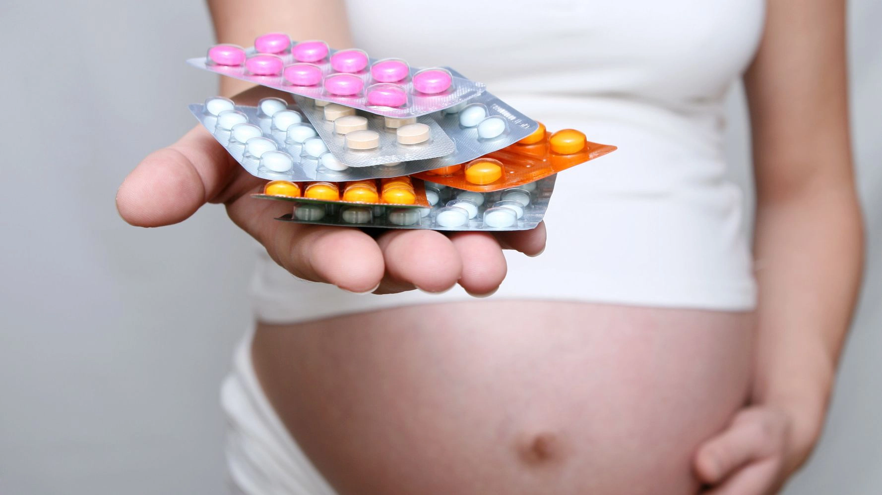 4 loại thuốc cần ngừng ngay từ khi mang thai tuần thứ nhất