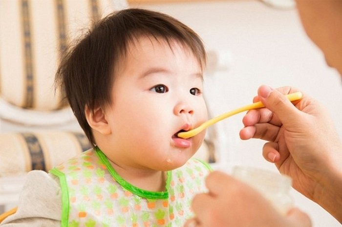 Có nên cho trẻ 6 tháng tuổi ăn sữa chua không?
