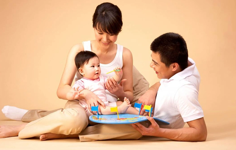 5 trò chơi với trẻ sơ sinh an toàn và giúp thúc đẩy sự phát triển của trẻ