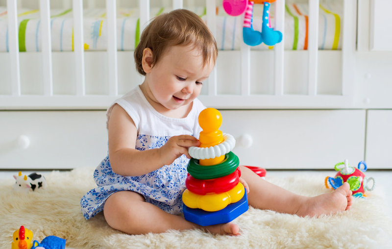 Top 4 loại đồ chơi cho bé 1 tuổi phát triển trí não ba mẹ nên mua ngay