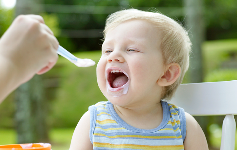 [Giải đáp] Váng sữa có chứa nhiều dinh dưỡng cần thiết cho trẻ ăn dặm hay không?