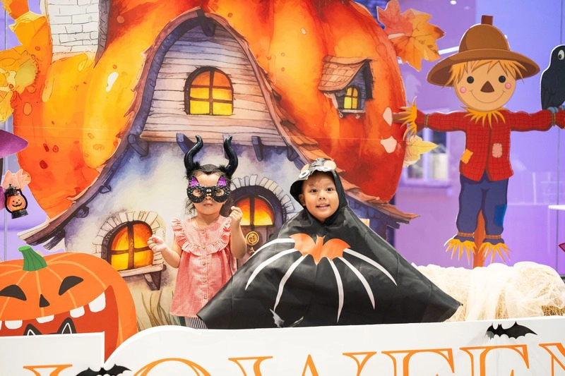 Ú ÒA, HALLOWEEN ĐẾN CON CƯNG KIDS CAFE LÀ CÓ QUÀ