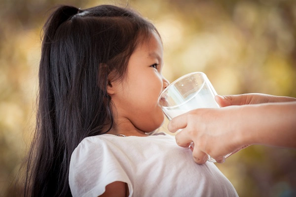 Nguyên nhân bé lười uống sữa và cách khắc phục mẹ cần biết