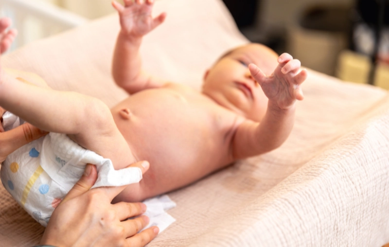 4 dấu hiệu cho thấy bé cần được đổi sang bỉm mùa hè, mẹ đừng nên bỏ qua