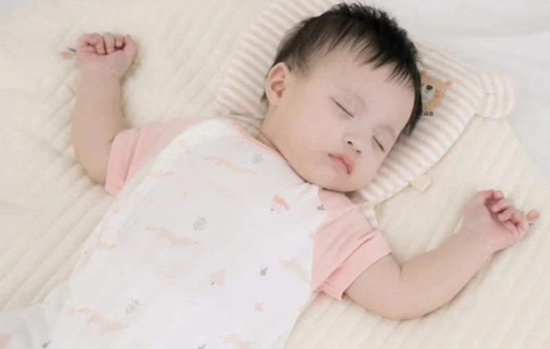 Quần áo trẻ sơ sinh cho bé gái: Những set đồ dễ thương và thoải mái nhất 2026