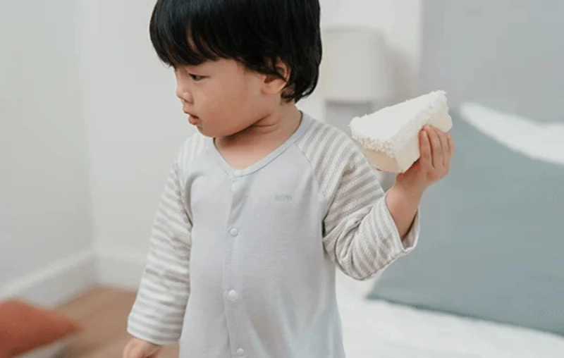 Bodysuit mùa đông cho bé: Chọn loại nào để bé ấm mà vẫn thoáng mát?