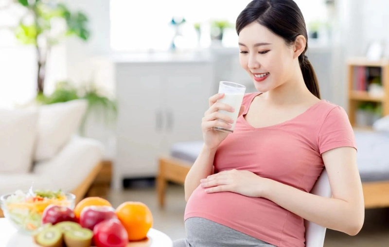So sánh các dòng sữa bầu nội địa và ngoại nhập: Mẹ nên chọn dòng nào?