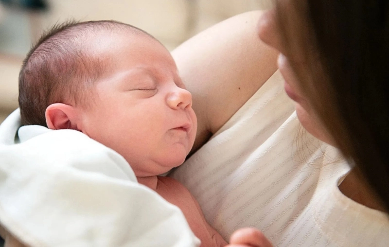 Nên chọn loại sữa nào cho bé sinh non, nhẹ cân? Các tiêu chí mà mẹ cần biết