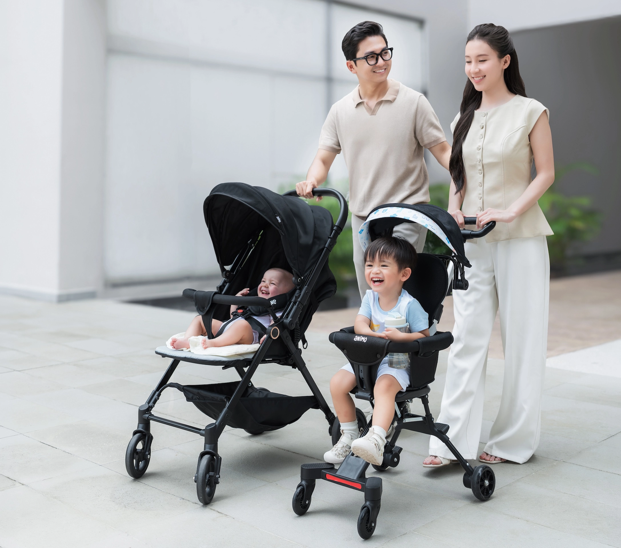 Xe đẩy gấp gọn giúp ba mẹ thuận tiện hơn khi đưa bé đi du lịch.