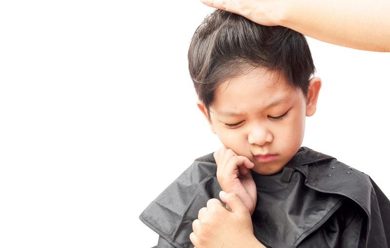 Quá trình điều hòa thân nhiệt khi thay đổi thời tiết khiến cơ thể bé mệt mỏi, hấp thu kém và biếng ăn.