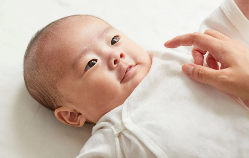 Sữa bột cho bé sơ sinh: Mách mẹ chọn đúng trong những ngày giao mùa se lạnh