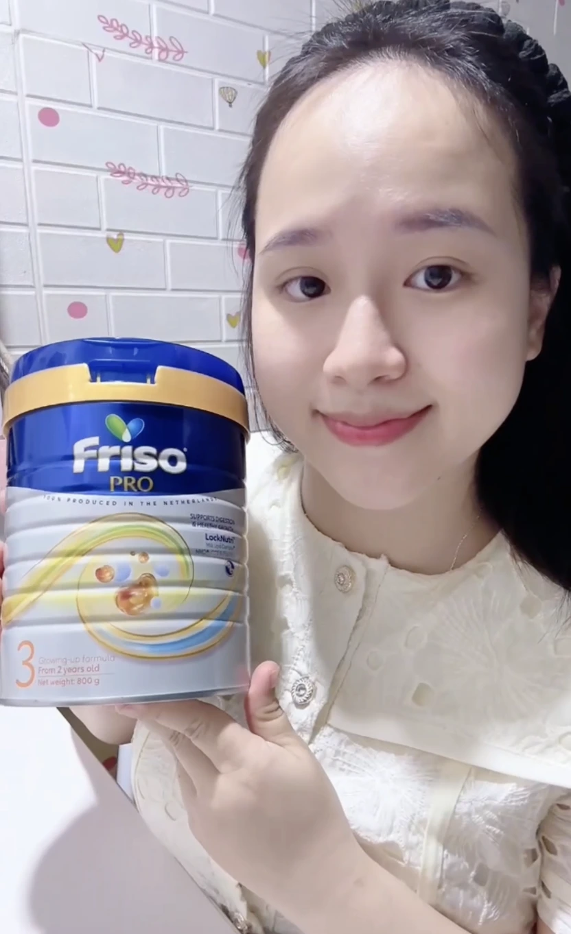 Friso cùng mẹ Nguyễn Lan