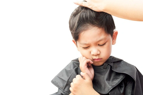 Qu&aacute; tr&igrave;nh điều h&ograve;a th&acirc;n nhiệt khi thay đổi thời tiết khiến cơ thể b&eacute; mệt mỏi, hấp thu k&eacute;m v&agrave; biếng ăn.
