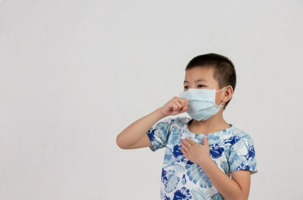 Thời tiết m&ugrave;a mưa b&atilde;o khiến con dễ bị ốm, đ&ograve;i hỏi mẹ cần chăm b&eacute; đ&uacute;ng c&aacute;ch.