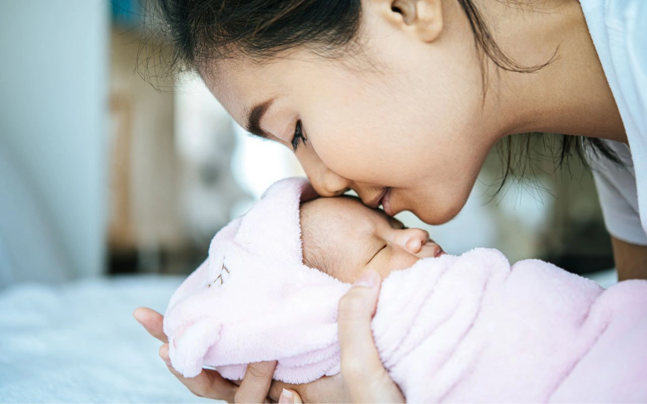 Chăm sóc em bé sau khi sinh mổ